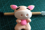 简单儿童橡皮泥作品：粉色小猪