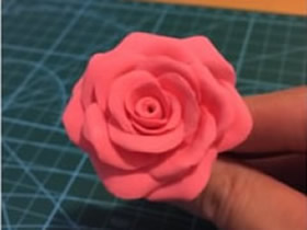 粉红色的橡皮泥玫瑰花制作图解