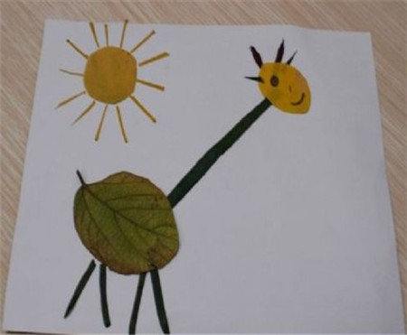 儿童树叶画：晒太阳的长颈鹿