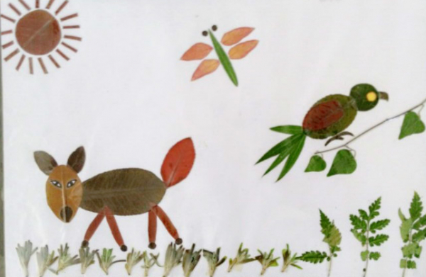 树林里鹦鹉、狐狸、蜻蜓的树叶场景作品画