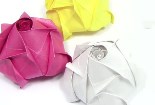 立体感非常强的玫瑰花球的折纸手工教学